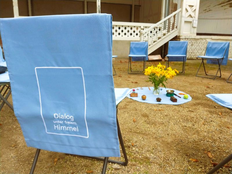 Dialog unter freiem Himmel